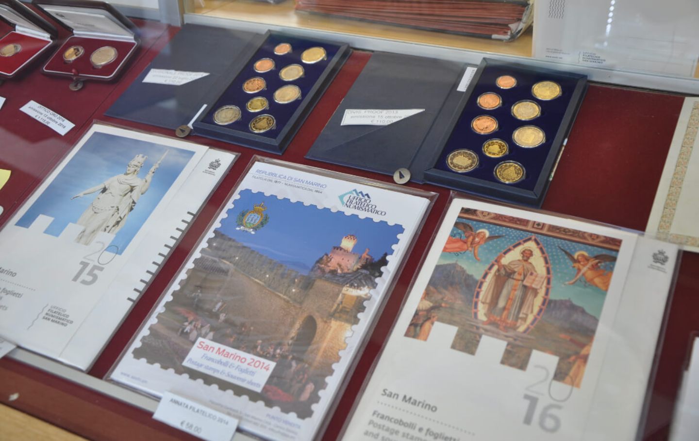 Philatelie und Numismatik (Münzen und Briefmarken) in San Marino