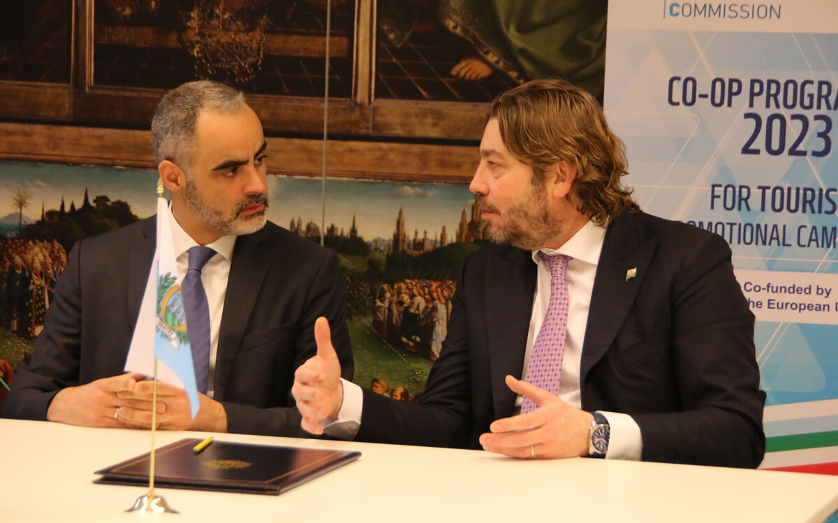The Minister of Tourism Federico Pedini Amati signs the 2023 Co-Op agreement with the European Travel Commission
