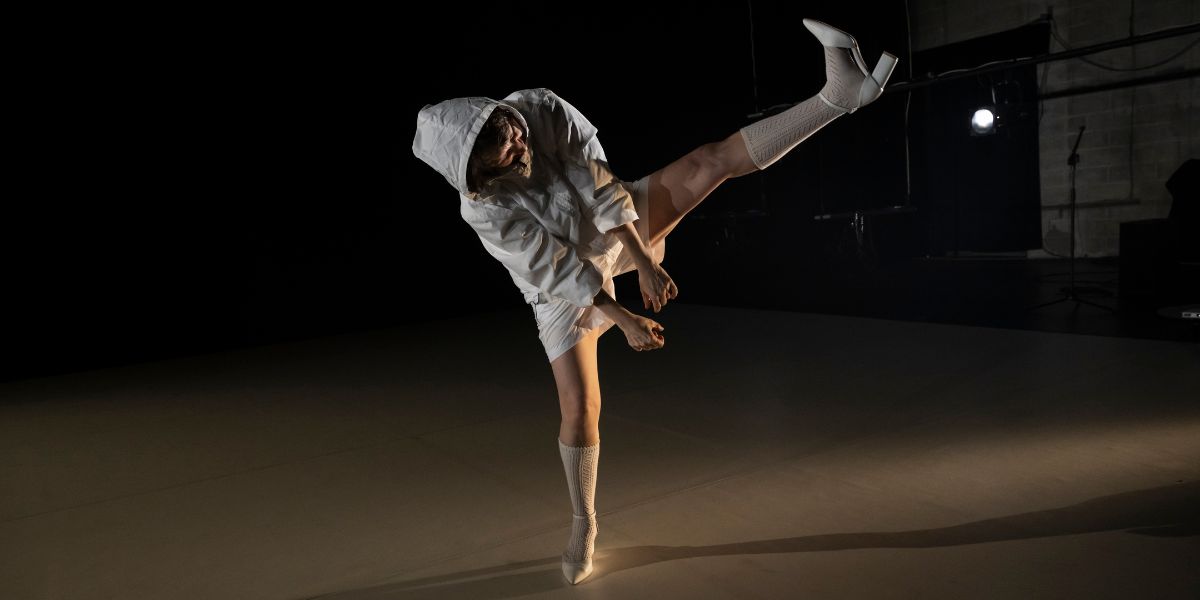 Silvia Gribaudi SUSPENDED CHORUS